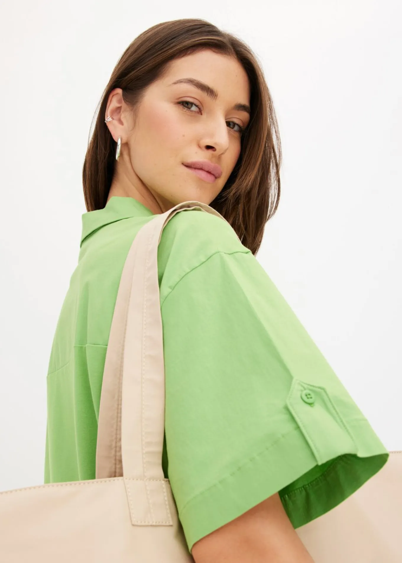 Vestido camisero confeccionado con mezcla de algodón orgánico elástico