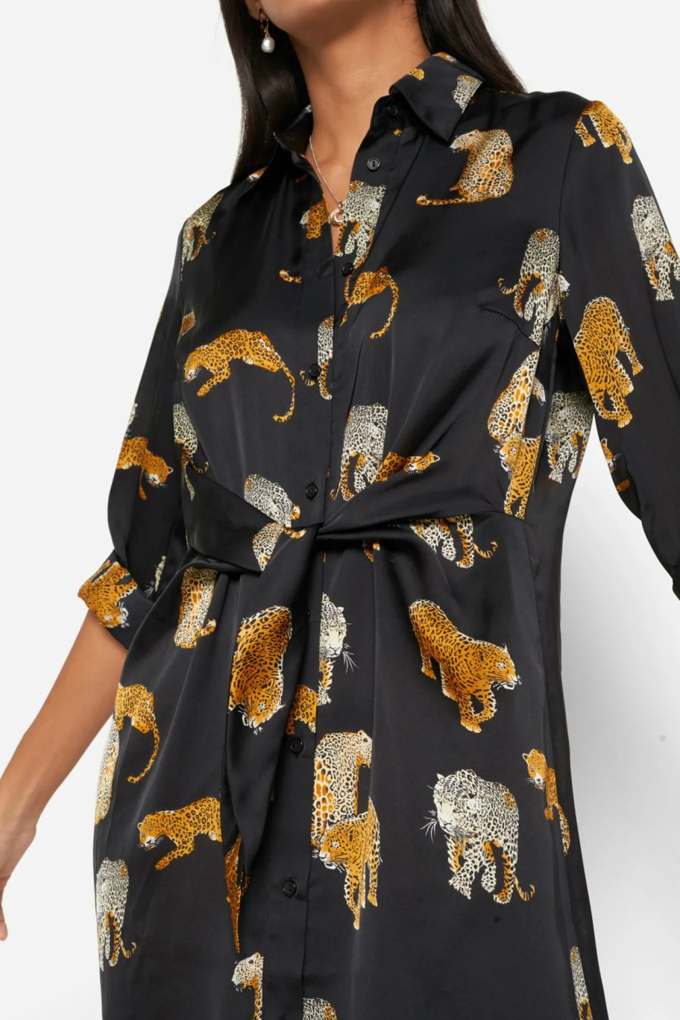 Vestido camisero de satén