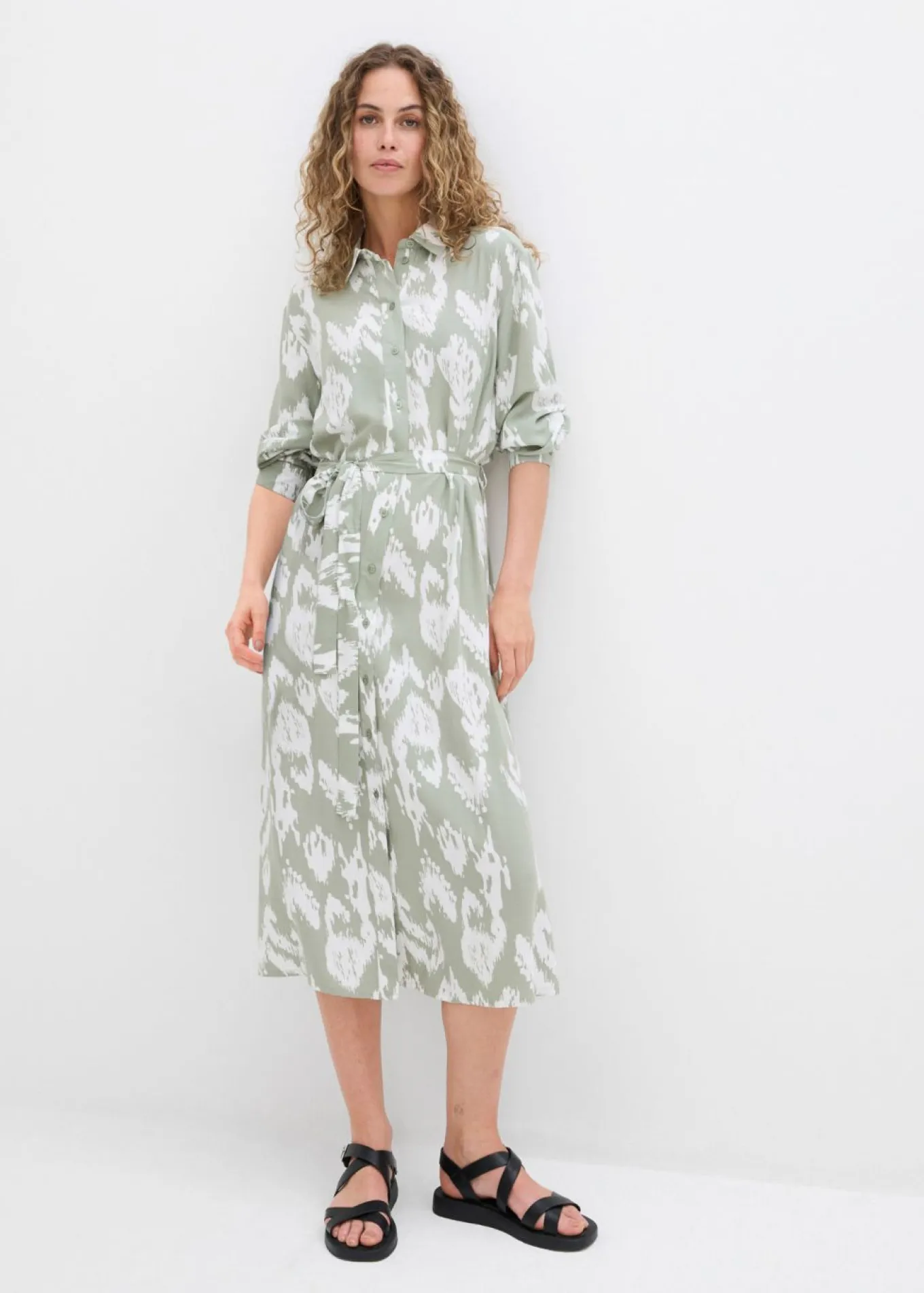 Vestido camisero de viscosa fluida