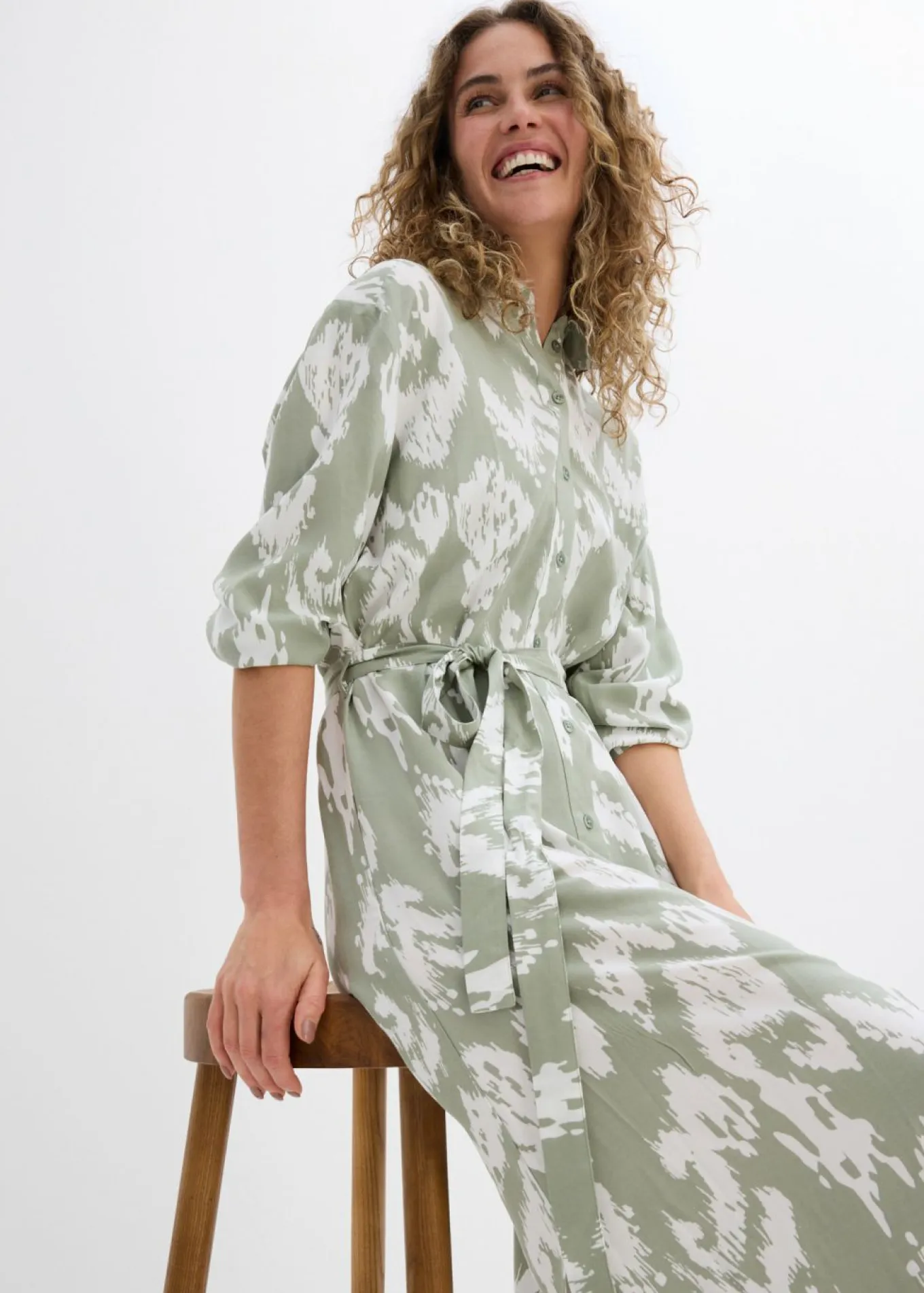 Vestido camisero de viscosa fluida