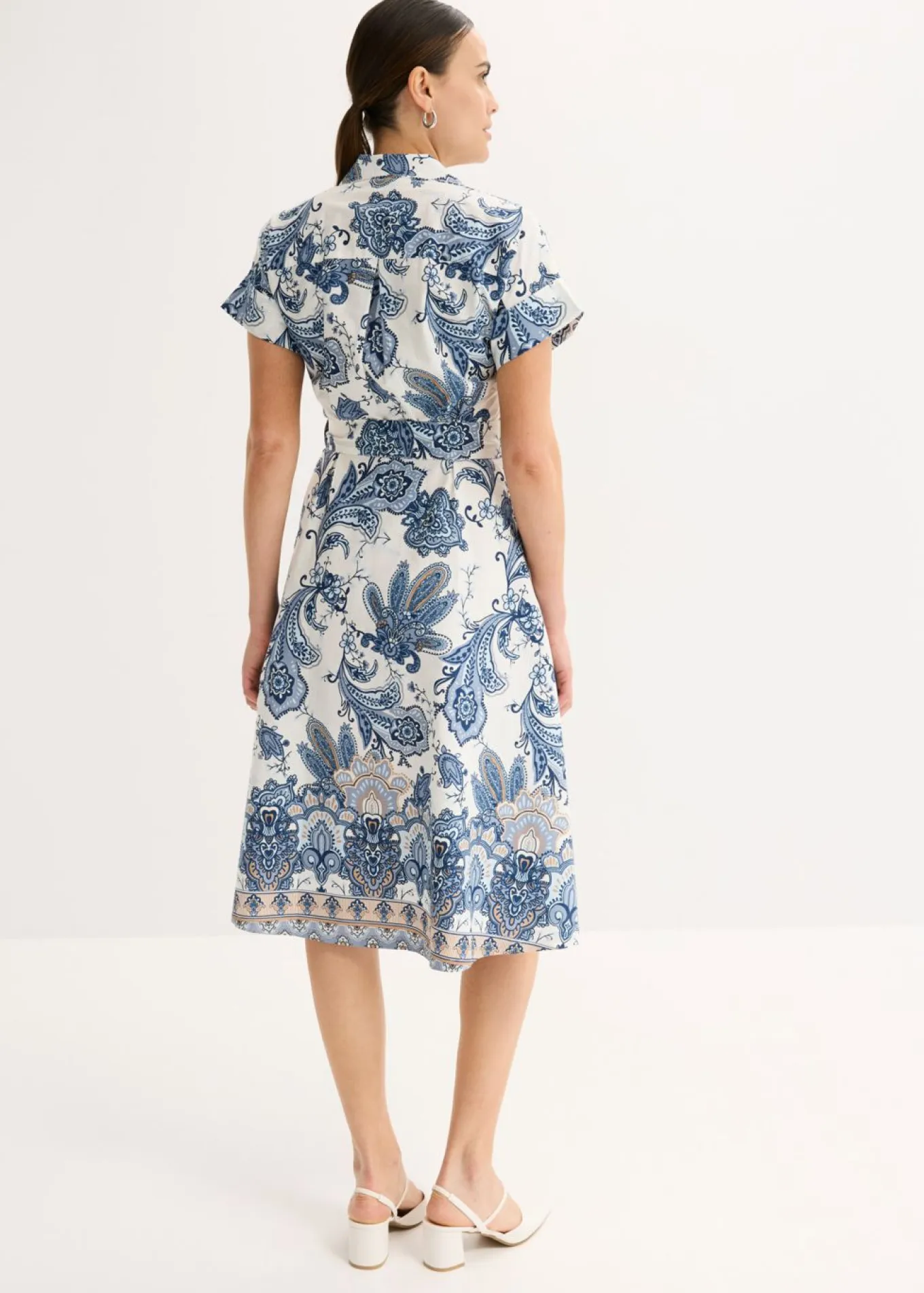 Vestido con cinta para anudar