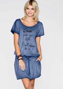 Vestido con cintura caída