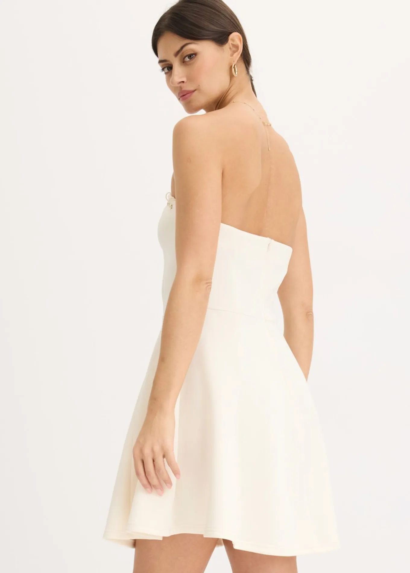 Vestido con detalle de cadena
