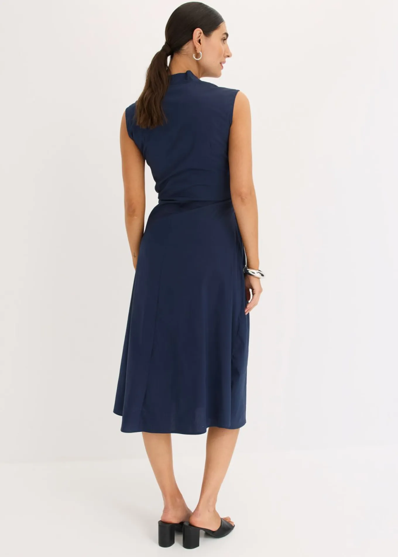 Vestido con detalle de cordón