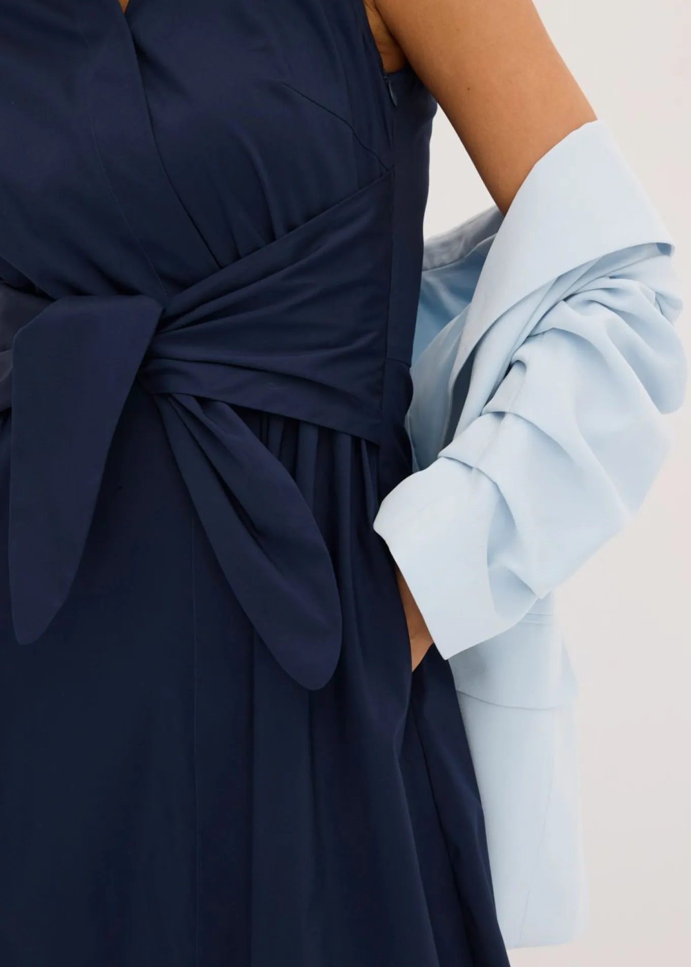 Vestido con detalle de cordón