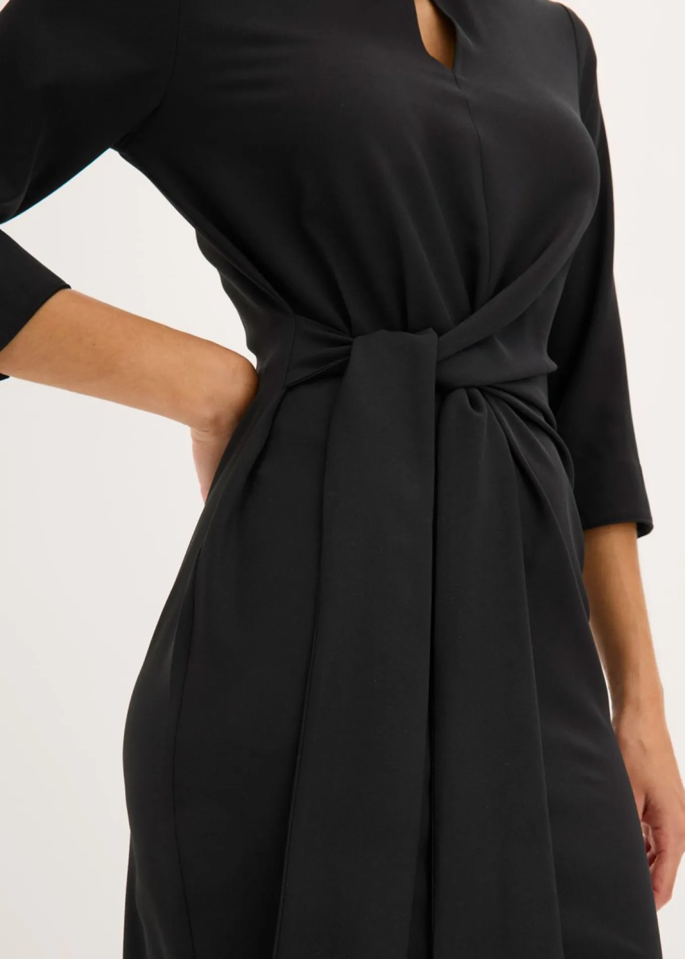 Vestido con detalle de cordón