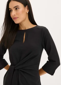 Vestido con detalle de cordón