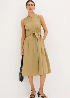 Vestido con detalle de cordón
