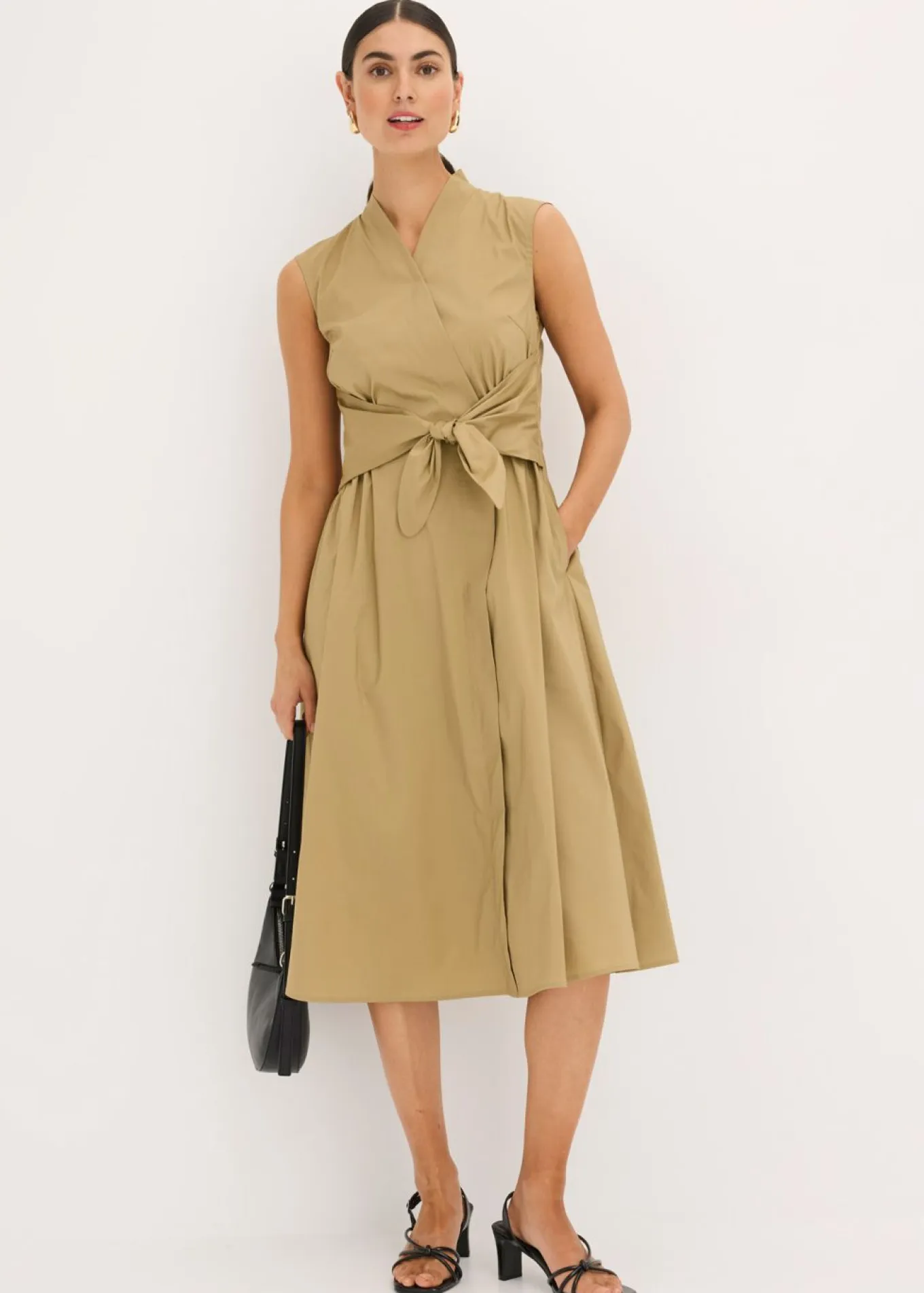 Vestido con detalle de cordón