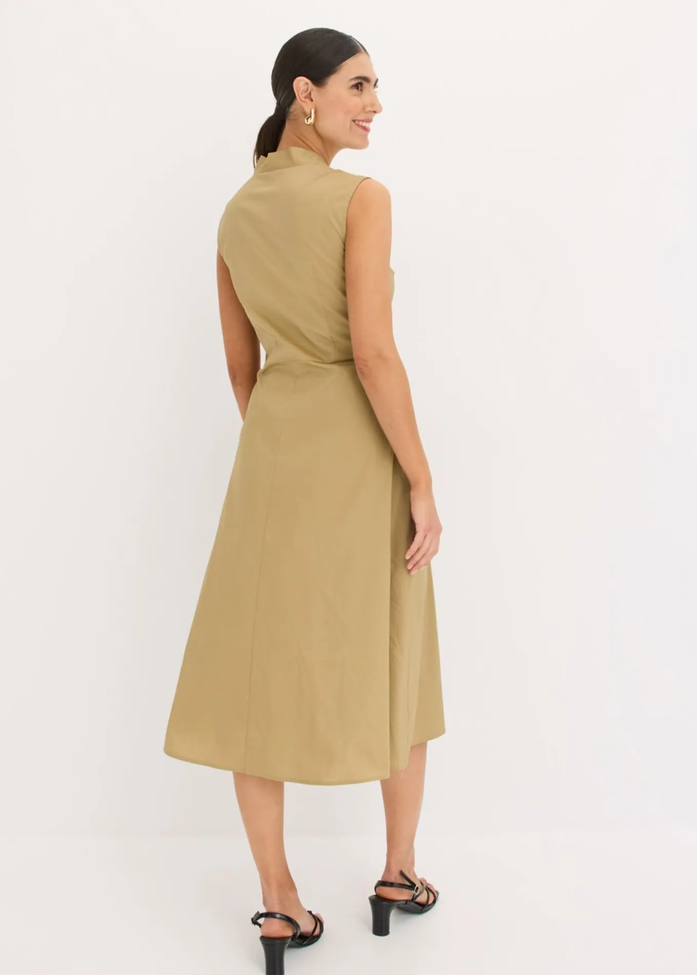 Vestido con detalle de cordón