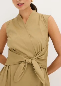 Vestido con detalle de cordón