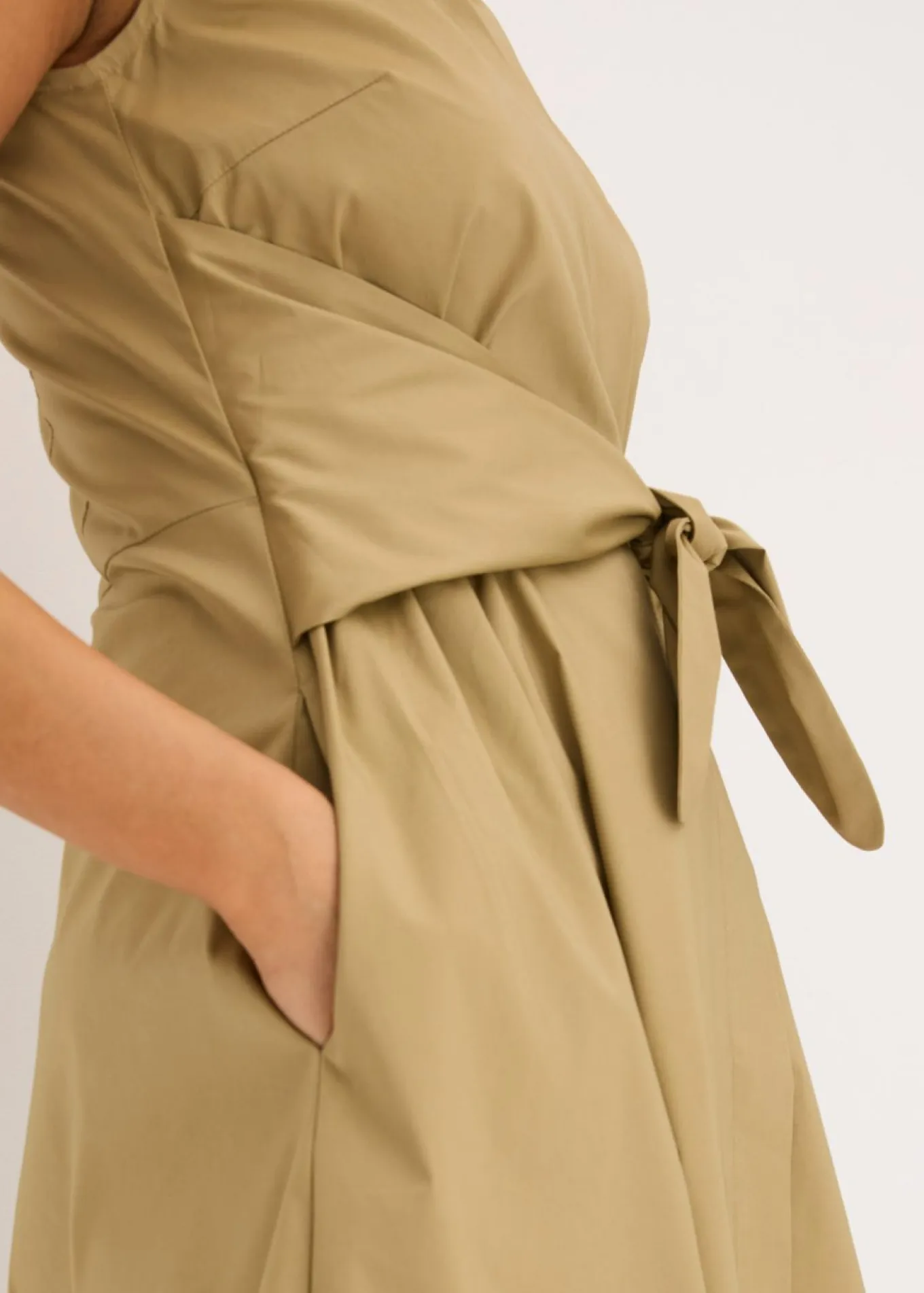 Vestido con detalle de cordón