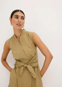 Vestido con detalle de cordón