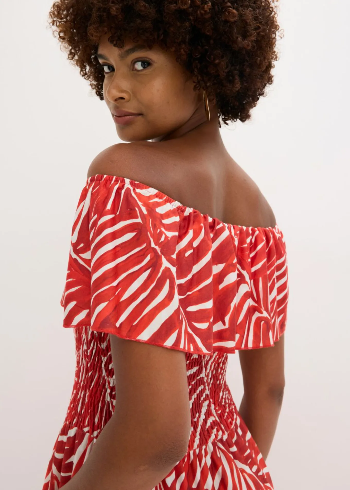 Vestido con escote bañera