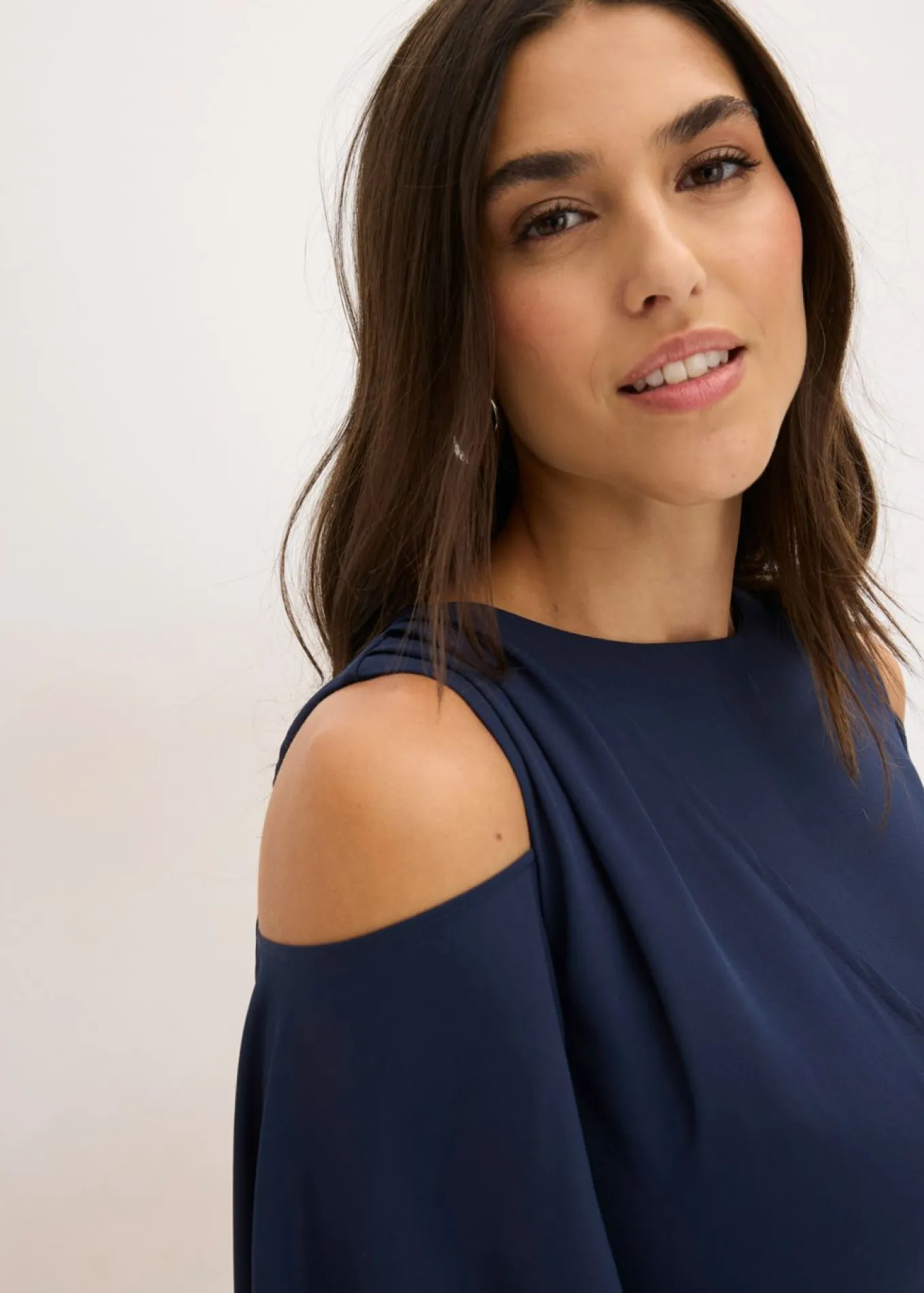 Vestido con escote bañera
