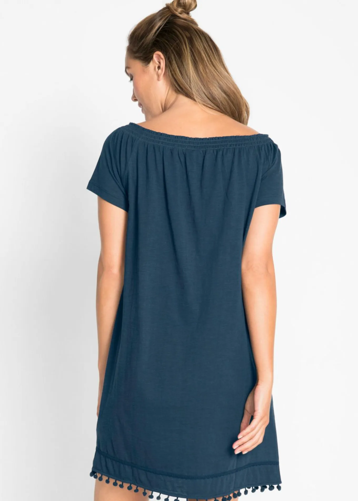 Vestido con escote bañera de punto
