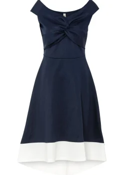 Vestido con escote bañera y detalle de nudo