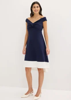 Vestido con escote bañera y detalle de nudo