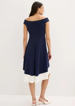 Vestido con escote bañera y detalle de nudo