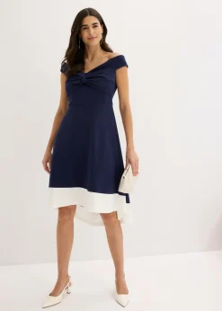 Vestido con escote bañera y detalle de nudo