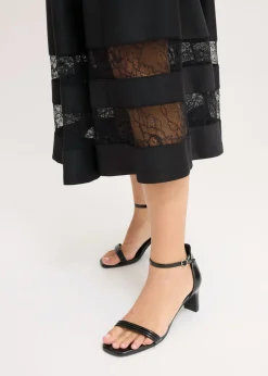 Vestido con escote bañera, encaje y cinturón