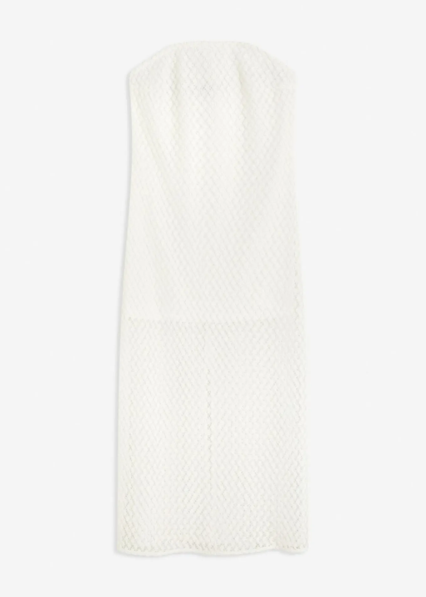 Vestido con hombros al descubierto y encaje
