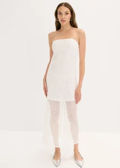 Vestido con hombros al descubierto y encaje