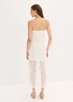 Vestido con hombros al descubierto y encaje