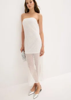 Vestido con hombros al descubierto y encaje
