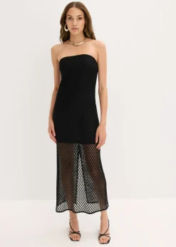 Vestido con hombros al descubierto y encaje