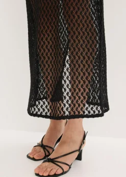 Vestido con hombros al descubierto y encaje