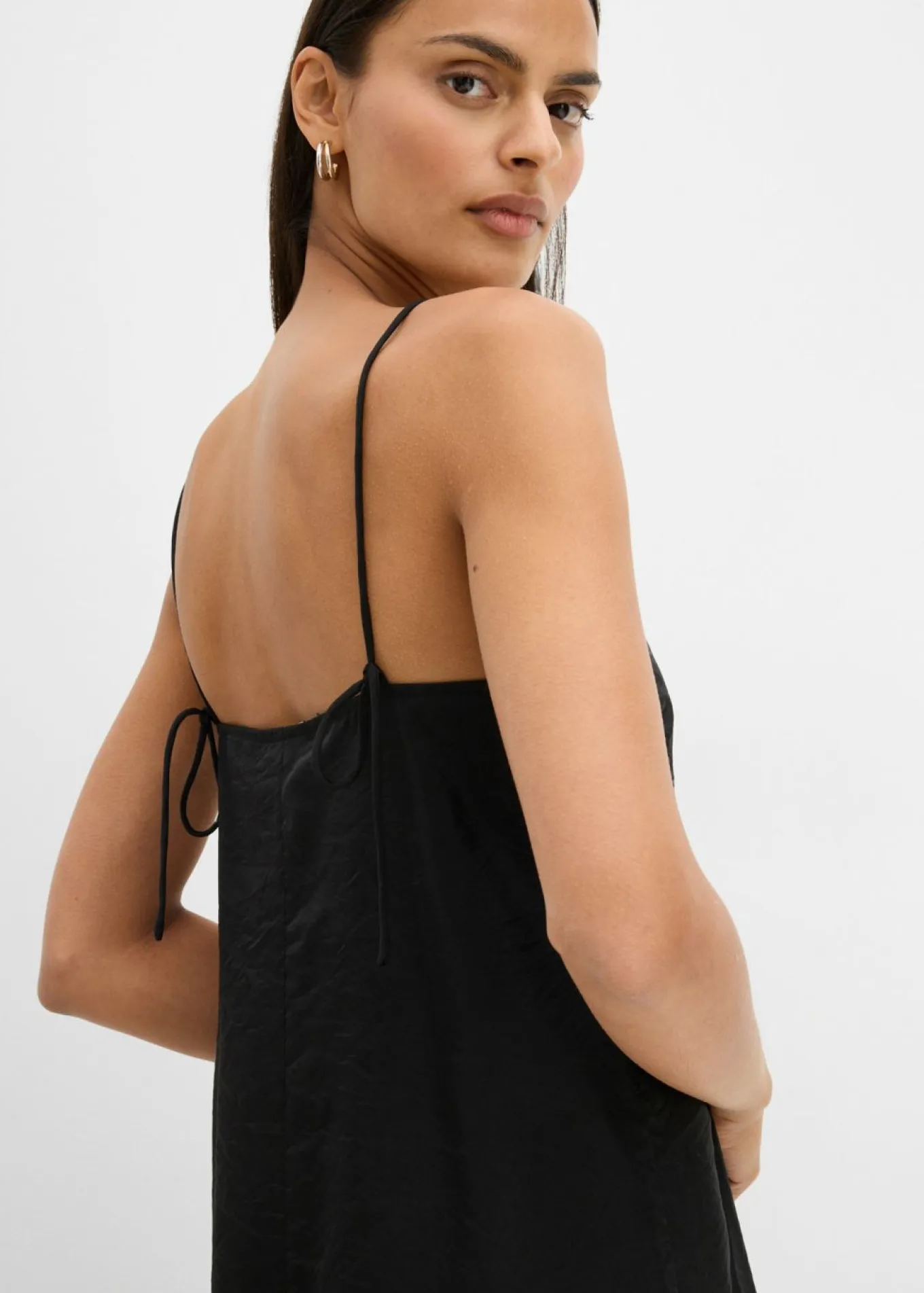 Vestido con tirantes finos