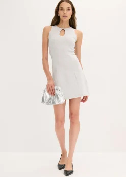 Vestido corto con botón decorativo