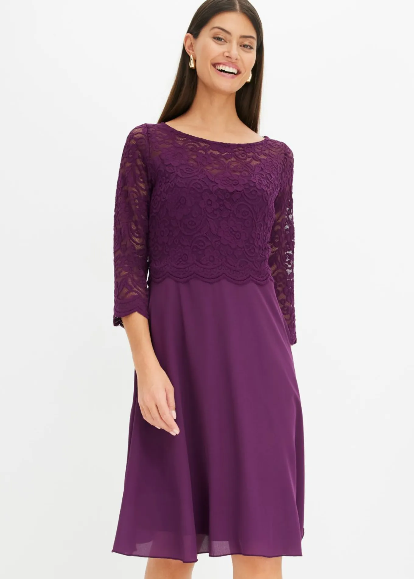 Vestido corto con encaje