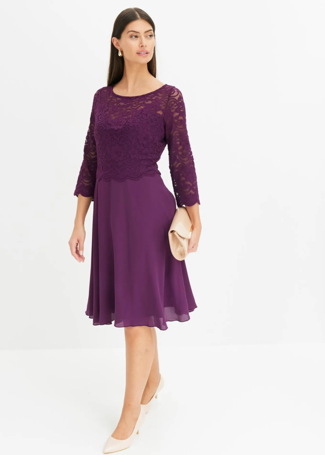 Vestido corto con encaje