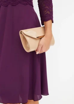 Vestido corto con encaje