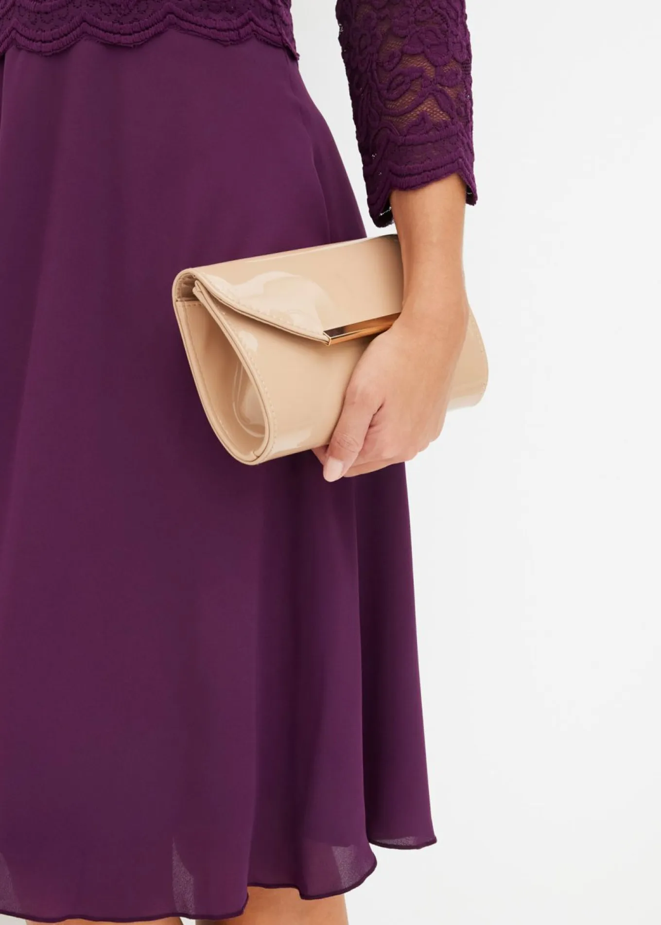 Vestido corto con encaje