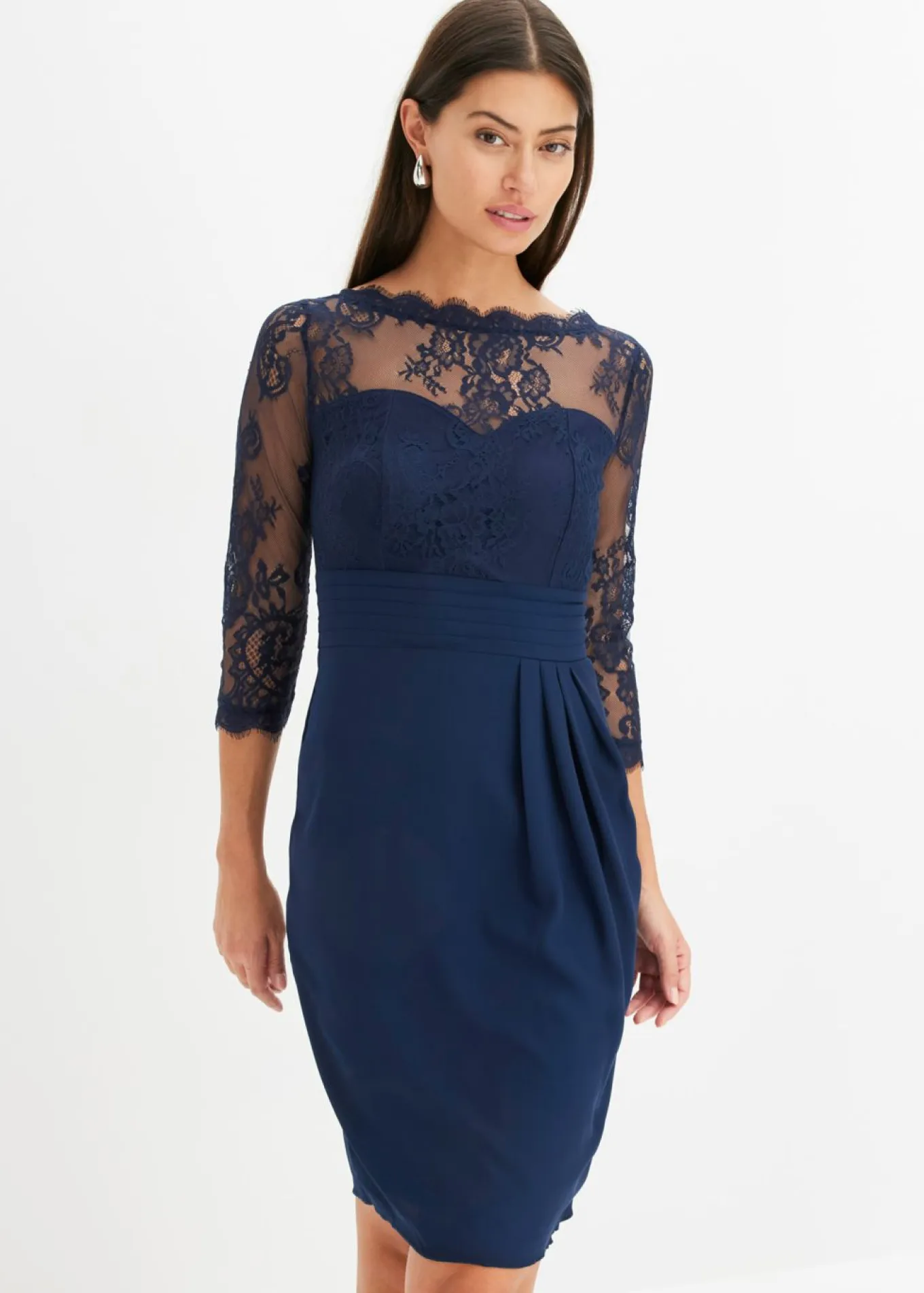 Vestido corto con encaje