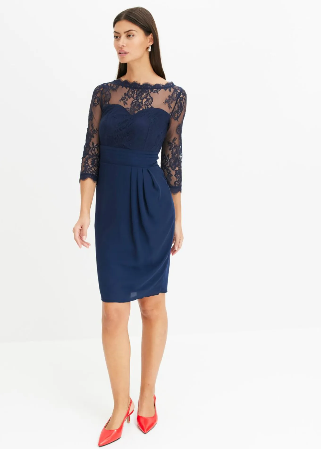 Vestido corto con encaje