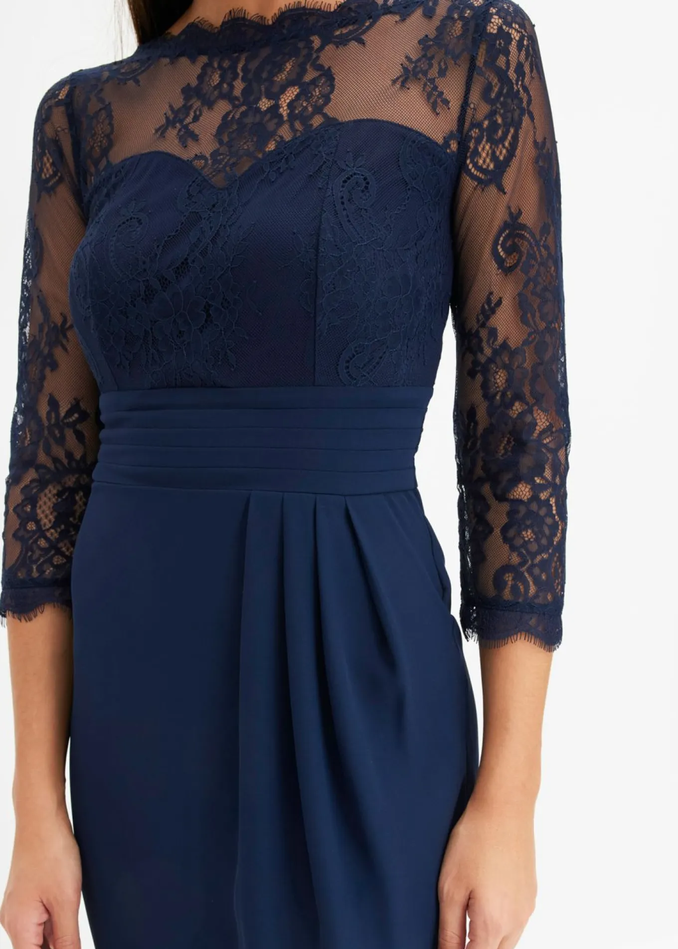 Vestido corto con encaje