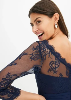 Vestido corto con encaje