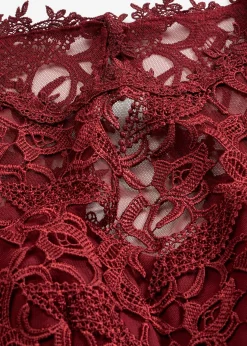 Vestido corto con encaje