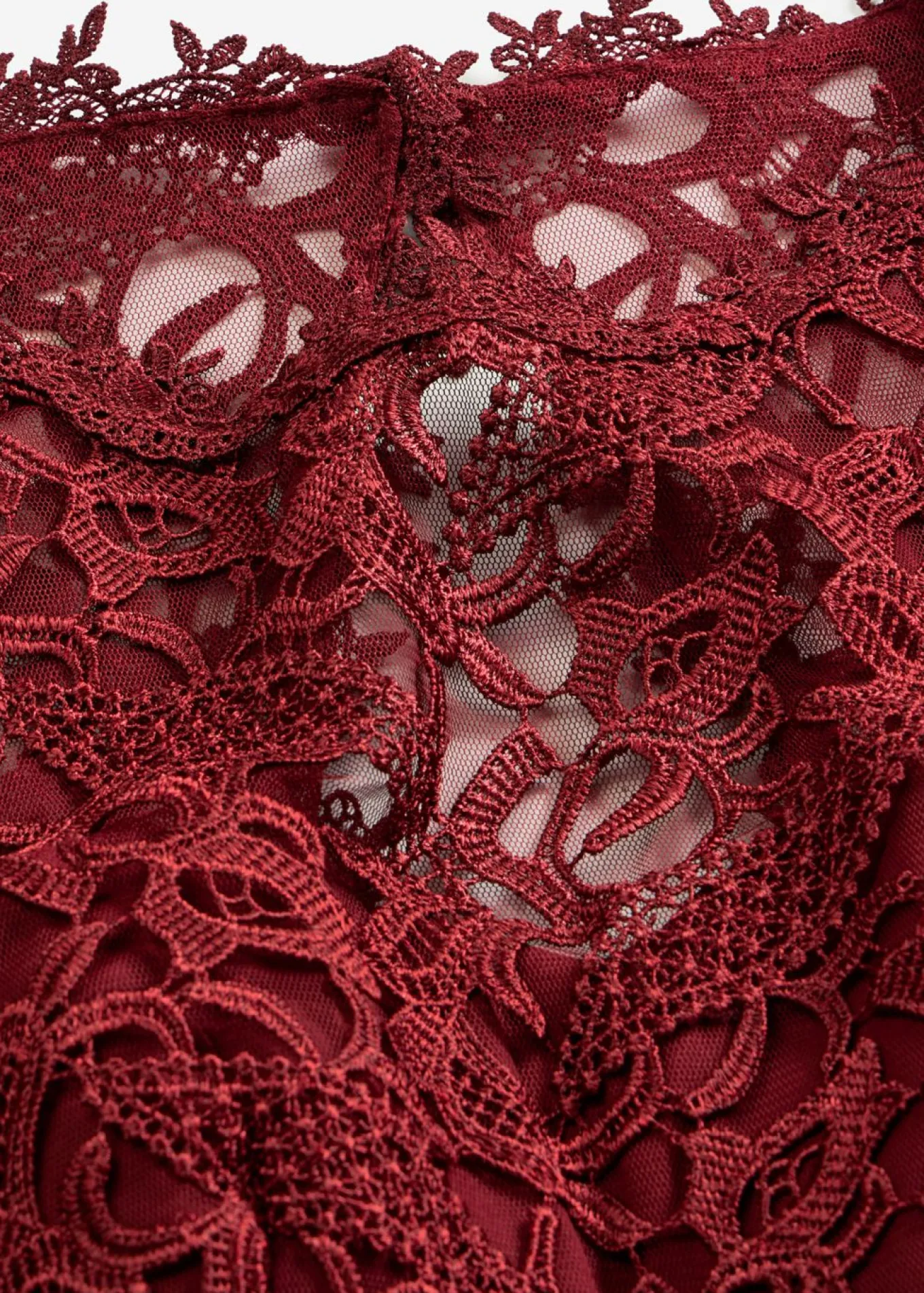 Vestido corto con encaje