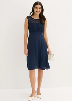 Vestido corto con encaje
