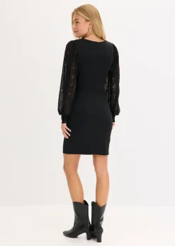 Vestido corto con escote pronunciado