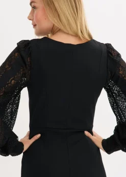 Vestido corto con escote pronunciado
