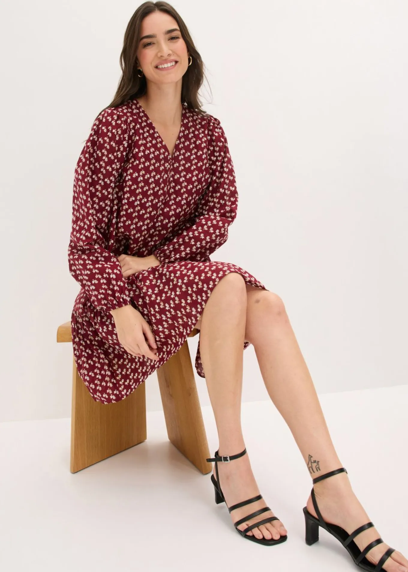 Vestido corto con estructura arrugada