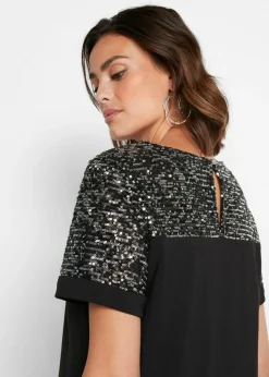 Vestido corto con inserto de lentejuelas
