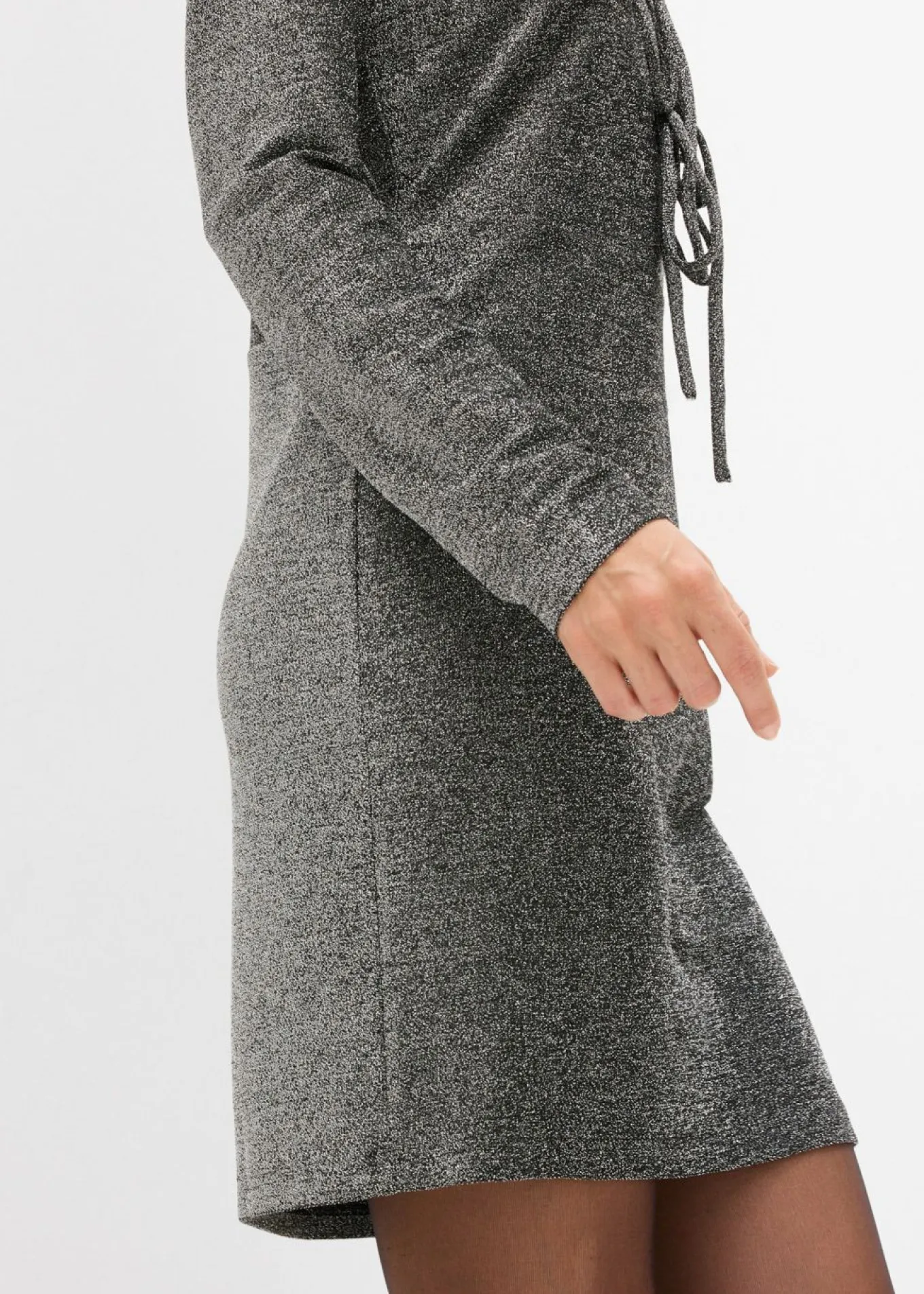 Vestido corto con material brillante y detalle de lazo