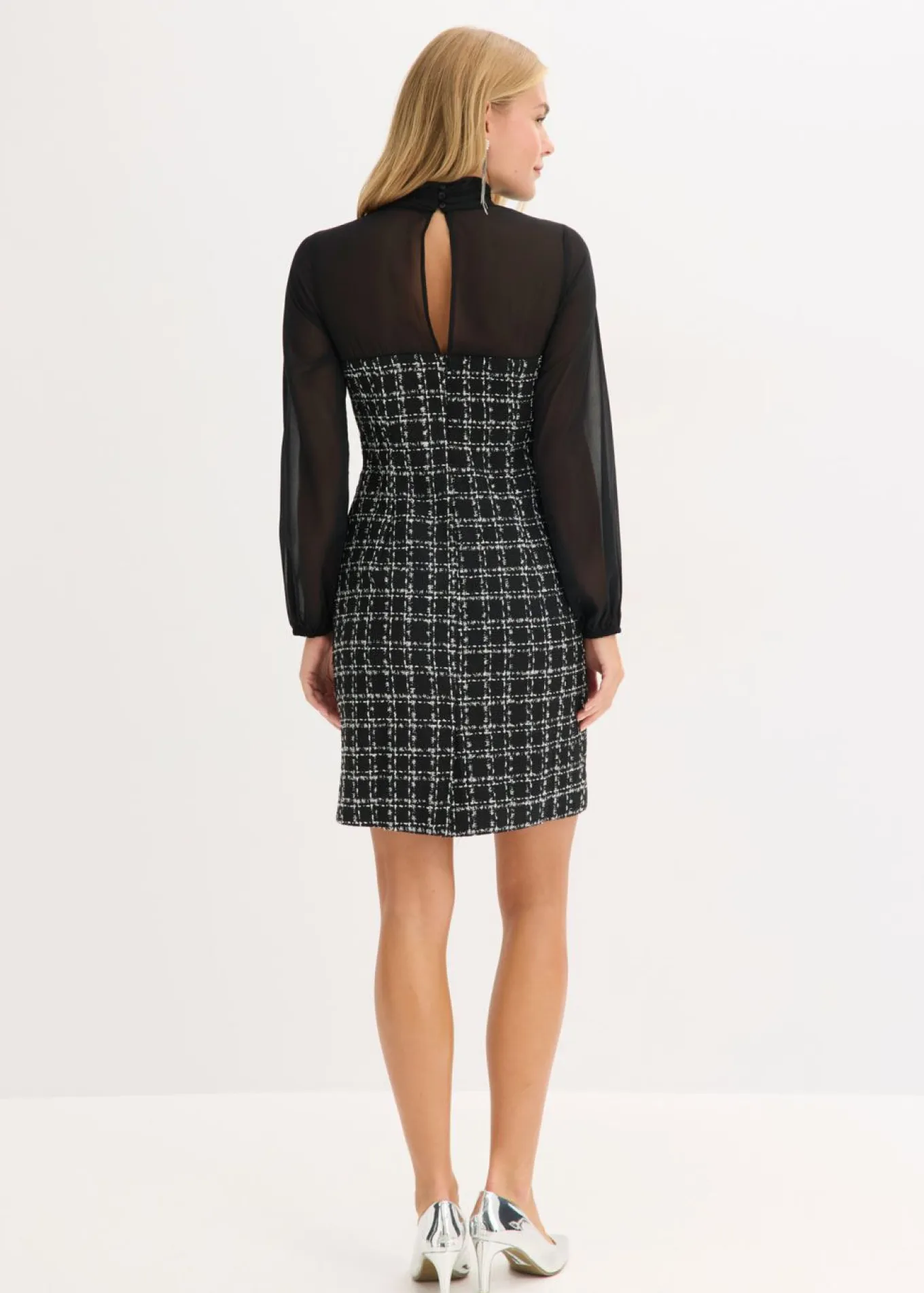 Vestido corto de bouclé con mangas de gasa